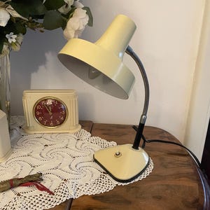 Vintage tafellamp uit de jaren 60 - design uit het midden van de 20e eeuw