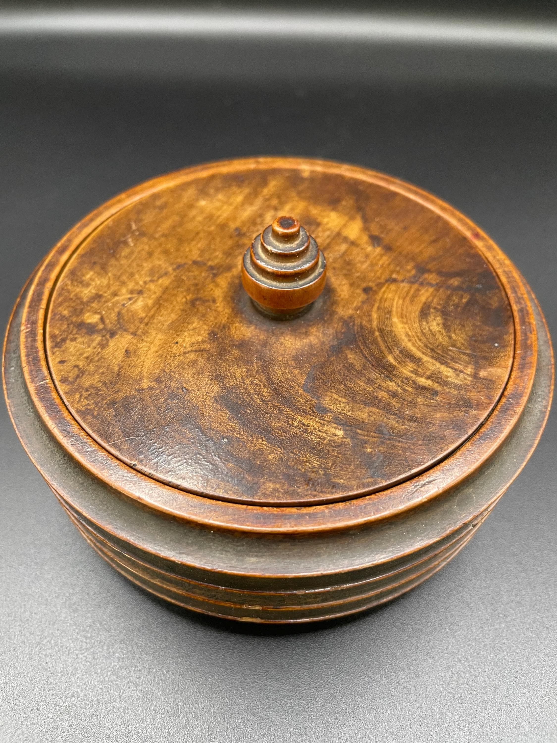 Antique Biedermeier Tobacco Box in Turned Wood - Antique Biedermeier Treen Box, 19th Century