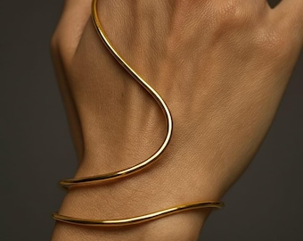 Bracelet wrap minimaliste en or, manchette ouverte réglable, bracelet vague moderne, bijoux sculpturaux, superposition de bijoux, cadeau pour elle
