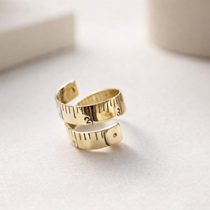 Guldfärgad måttbandsring, justerbar omlottring för arkitekt, skräddargåva till henne, unika ingenjörssmycken, minimalistisk linjalarmband, verktygsring