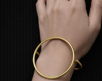 Minimalist Gold Circle Cuff Bracelet, Geometric Open Bangle, Modern Architecture Jewelry Sustainable Gold Statement Cuff Unique Gift for her
