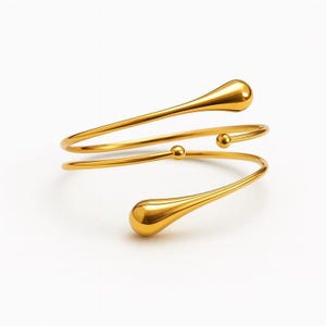 Luxury gold drop armlet crafted as a bold, sculptural upper arm cuff. Adjustable minimalist arm band jewelry designed to elevate modern, elegant looks.