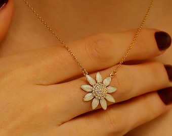 10K 14K Gold Daisy Necklace,Gold Flower Enemal Pendant,Minimalist Gold Daisy Necklace,Flower Pendant,Dainty Everyday Jewelry,Floral Charm