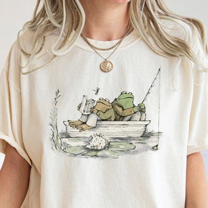 Frog 90s Graphic Shirt, Retro Toad Tee, Nature Shirt, 2000s Frog T-Shirt, Book Lovers Shirt, Funny Fishing Shirt, Frog Shirt