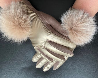 Beige Fur Cuff Gloves: Smart Touch Winter Accessories