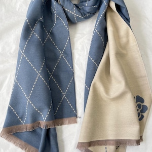 Écharpe en laine mélangée bleu et beige : châle d&#39;hiver doux