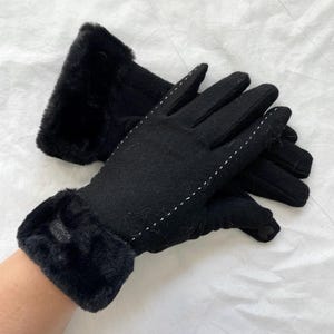 Black Faux Fur Cuff Gloves: Smart Touch Winter Gloves