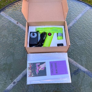 Felt machine with  1-5 needles and speed control  automatic felting machine for wool felting use