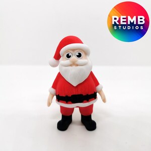 Op de afbeelding: Een rode en witte kerstmanfiguur met een witte baard en een zwarte riem. Het figuur heeft grote ogen en een verraste uitdrukking.