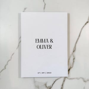 Libro de firmas de boda Polaroids – A4 vertical, cubierta de lino neutro, papel de 160 g/m², producción rápida. Libro de firmas de boda de tapa dura de THEBRIDEAU.