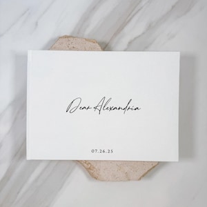 Libro "Cartas a la Novia": un éxito de ventas, tamaño A4, tapa dura de lino en 10 colores, ideas de regalo para despedidas de soltera de THEBRIDEAU