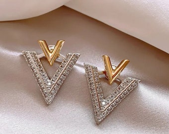 Luxury Zircon Letter V earrings. Elegant Women's Evening Party Stud Earrings. Gold and Silver