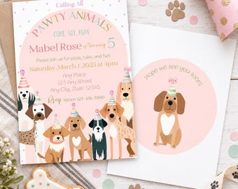 以下が含まれることがあります： Calling All PAWTY ANIMALS、Mabel Rose is turning 5、2025年3月1日のパーティー詳細が記載された誕生日招待状。パーティーハットをかぶった6匹の犬のイラストが描かれており、Hope we see you soonと書かれた円形のカードが添えられています。