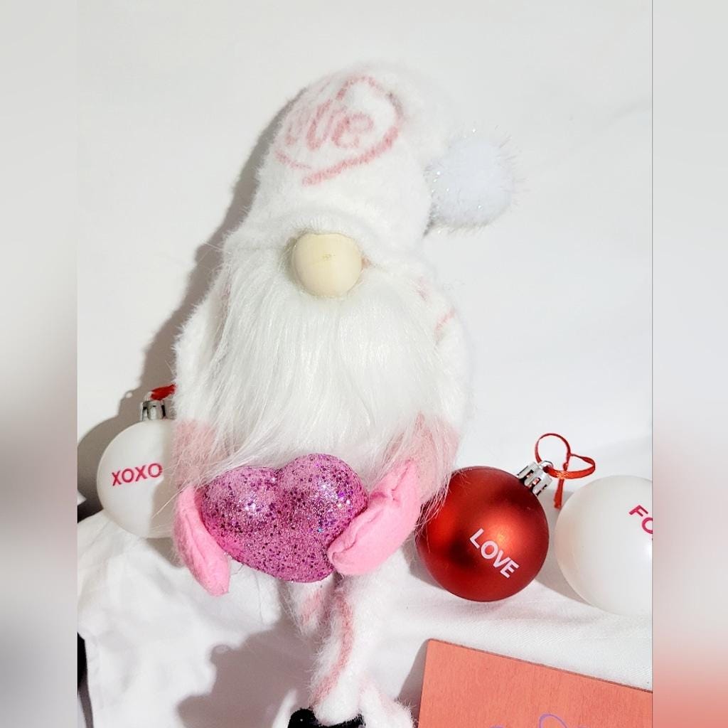 Naughty Valentine's Day Gnome with heart - Thumbnail 3