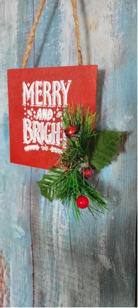 Merry and Bright with mistletoe Christmas wall hanging art - Thumbnail 3