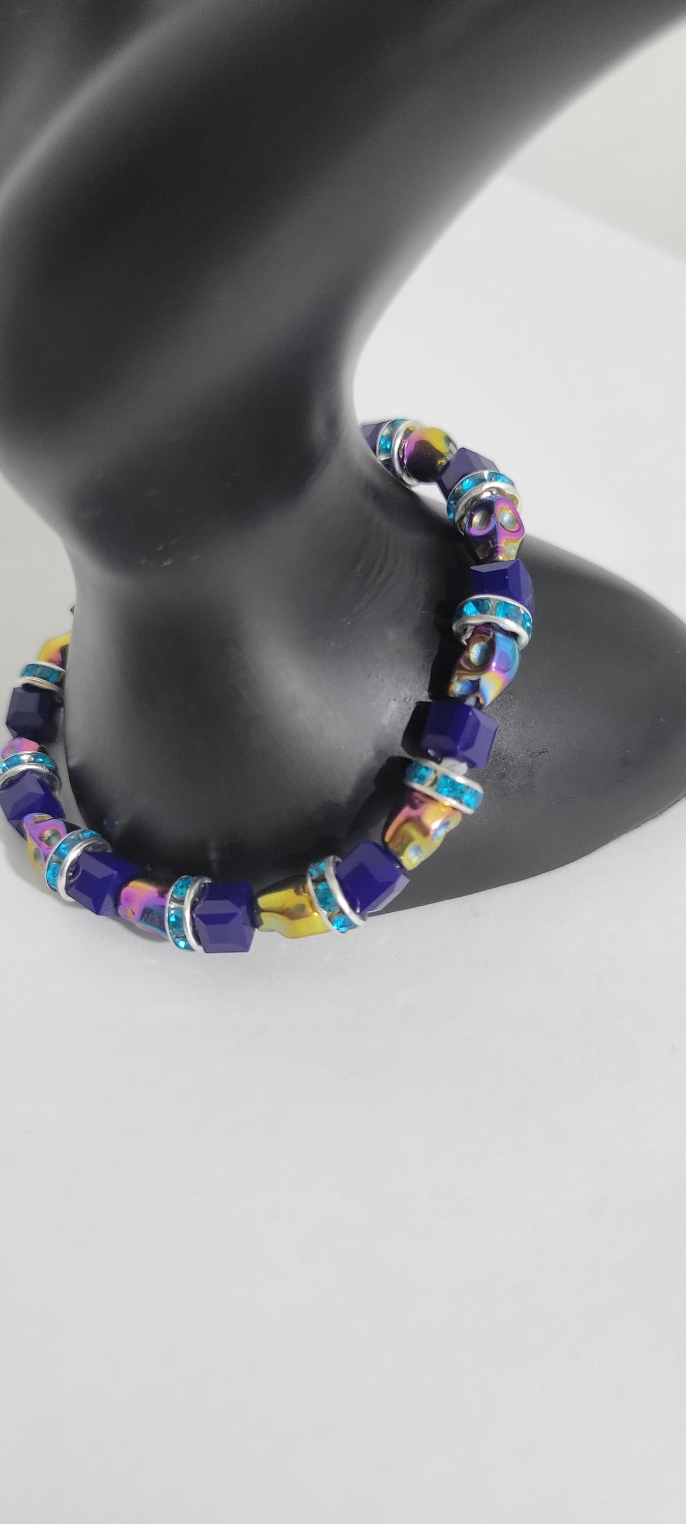 Hand crafted Halloween iridescent skull beaded bracelet - Thumbnail 4