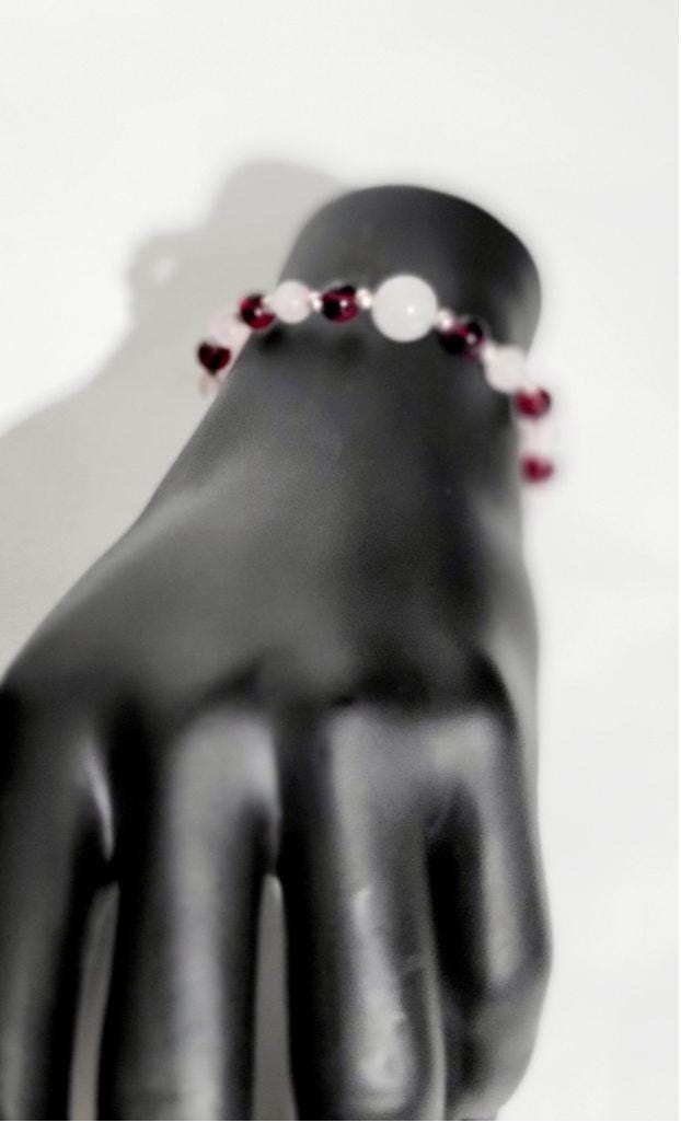 Rose quartz & garnet stretchy bracelet hand crafted - Thumbnail 2