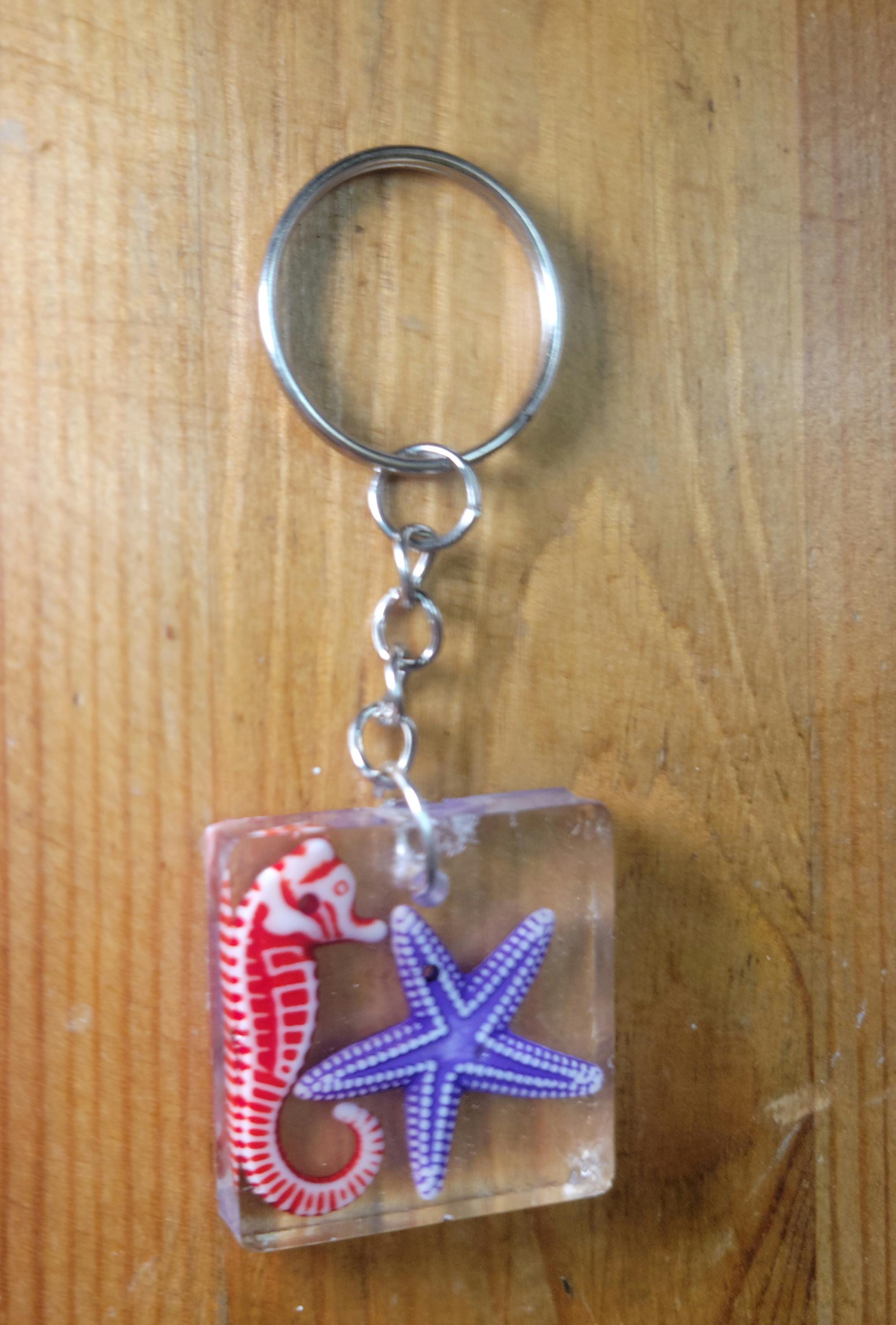 Seahorse and starfish resin keychain - Thumbnail 4