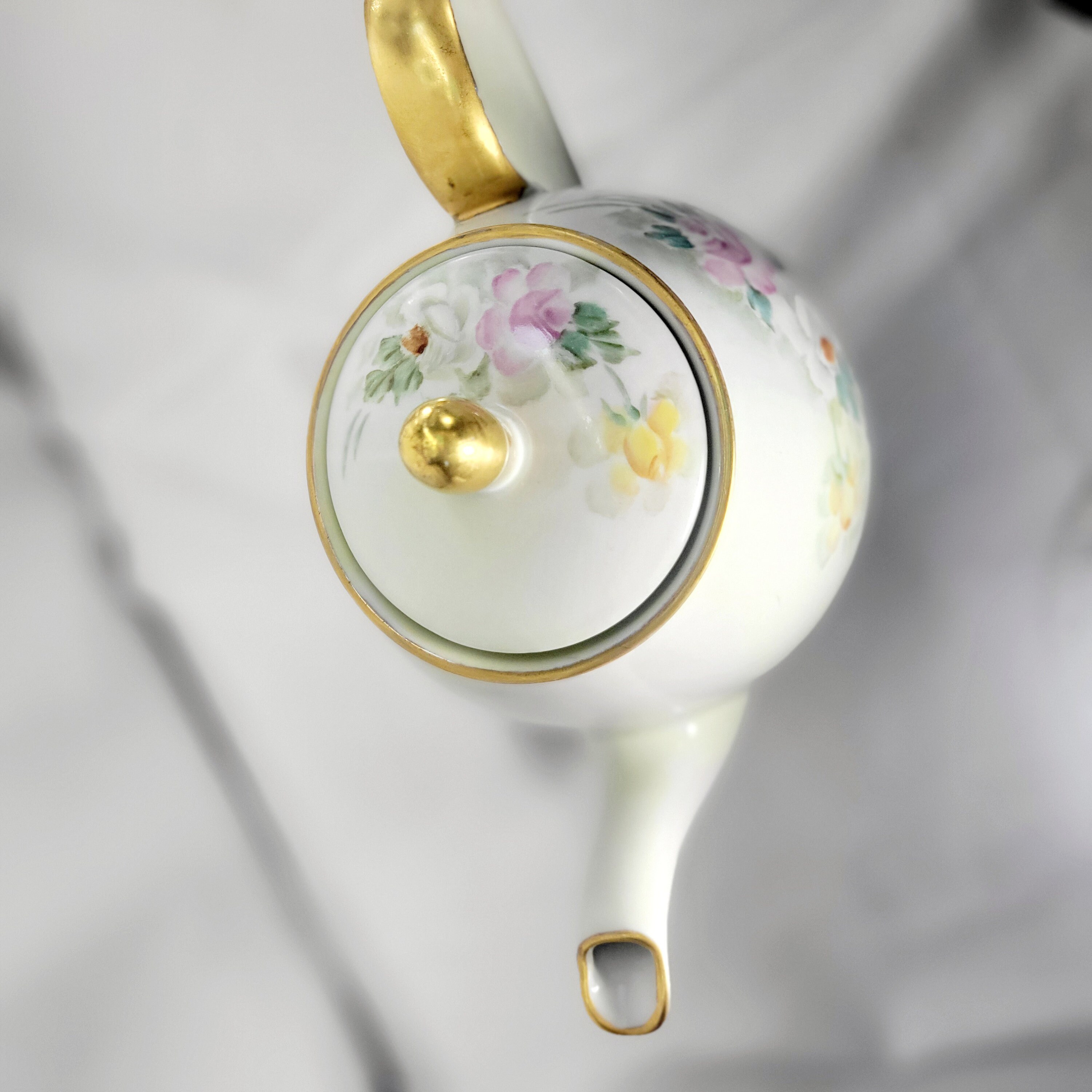 Vintage Hertel-Jacob Porzellen Bavaria Germany White Floral Teapot Gold Accents - Thumbnail 6