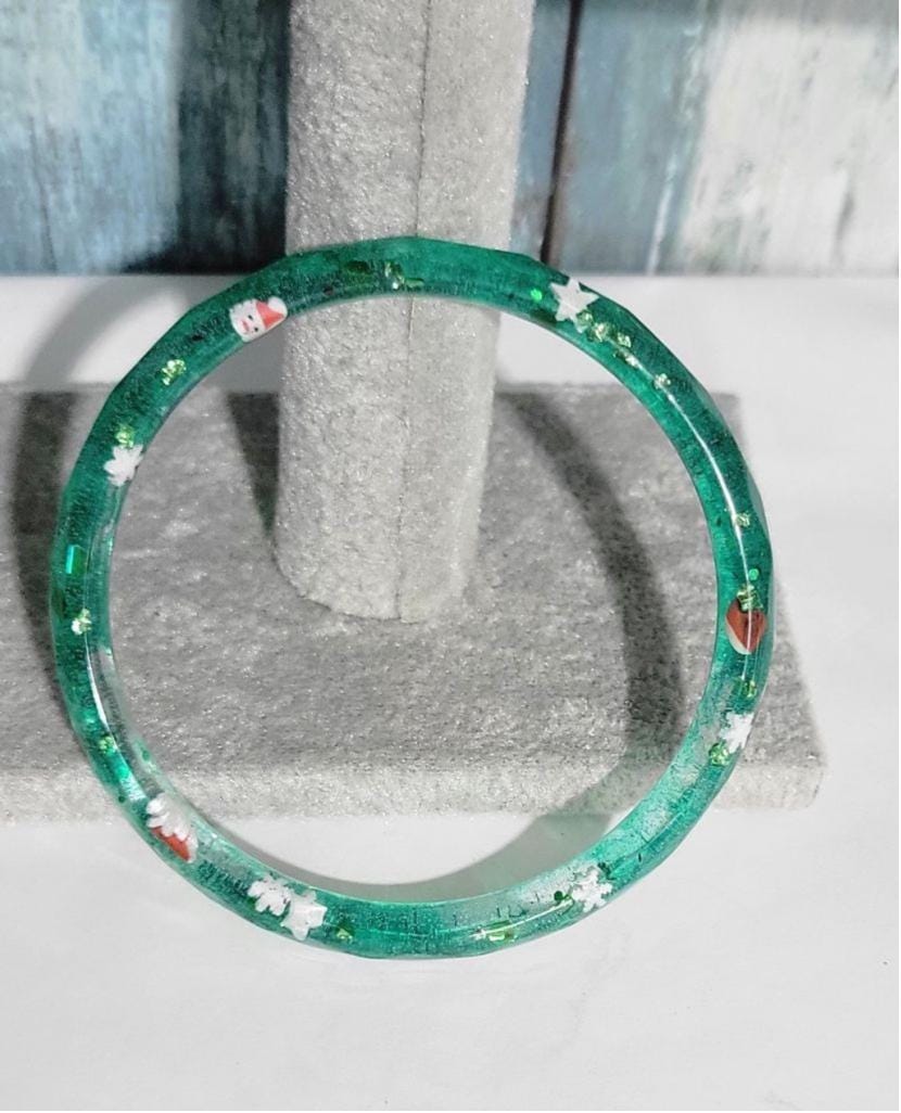 Handcrafted Christmas themed resin bracelet - Thumbnail 7