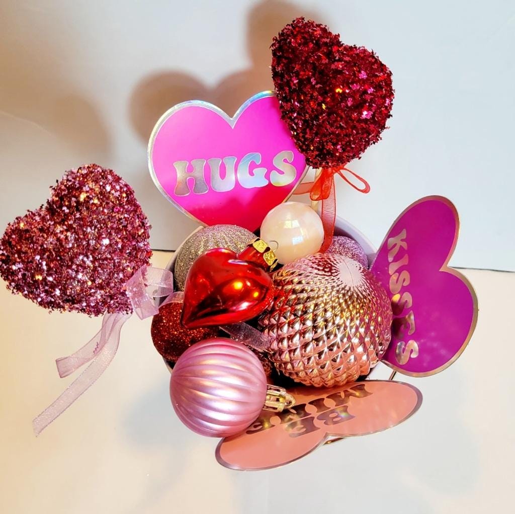 Hand crafted Bucket of Love Valentine's Day table art decor - Thumbnail 3