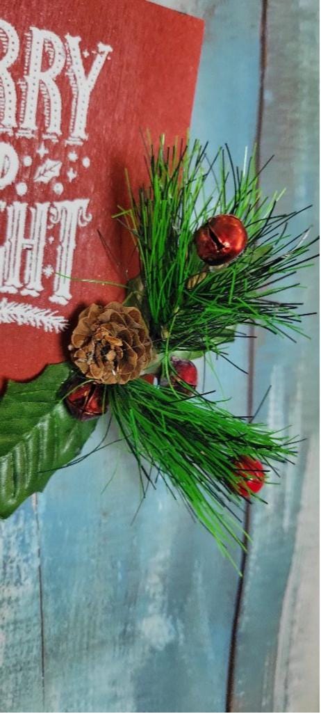Merry and Bright with mistletoe Christmas wall hanging art - Thumbnail 4
