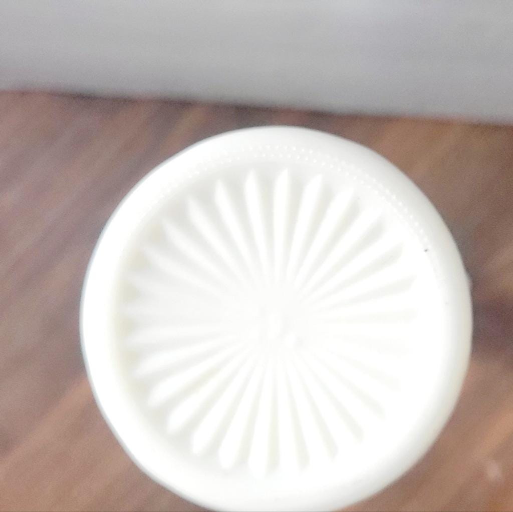 Vintage 9" Hoosier Glass Milk Bud Vase Starburst Pattern - Thumbnail 5