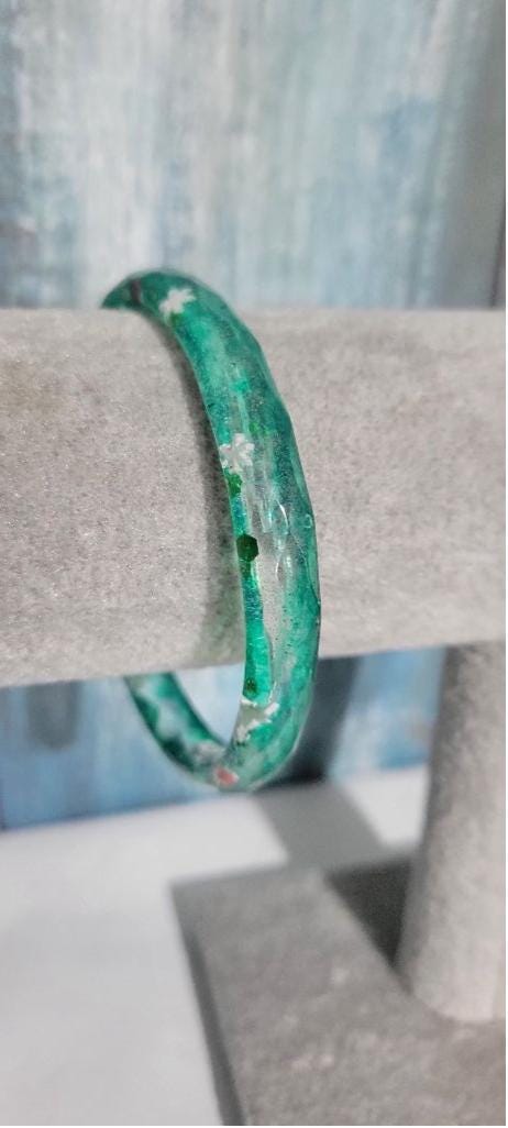 Handcrafted Christmas themed resin bracelet - Thumbnail 5