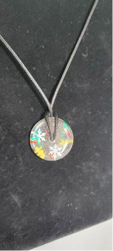 Hand crafted Christmas resin medallion necklace - Thumbnail 2