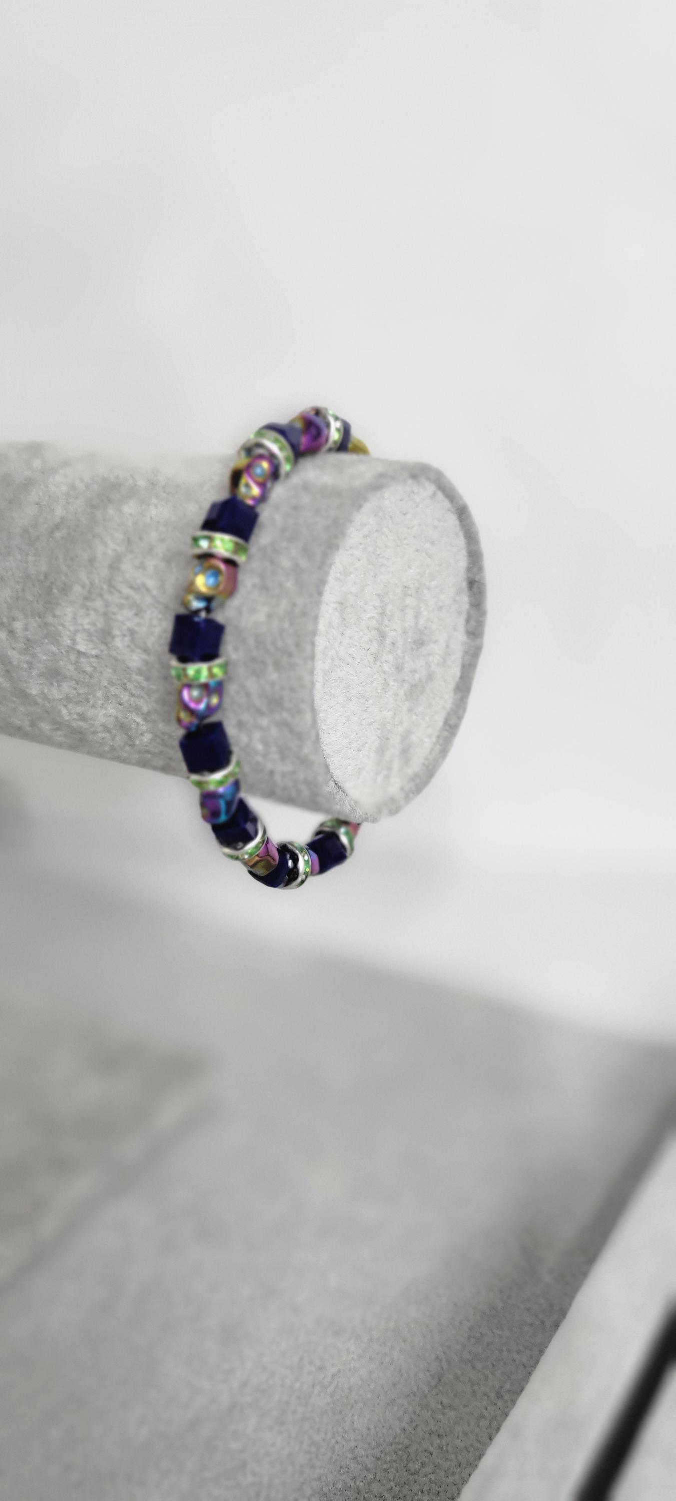 Hand crafted Halloween iridescent skull beaded bracelet - Thumbnail 6