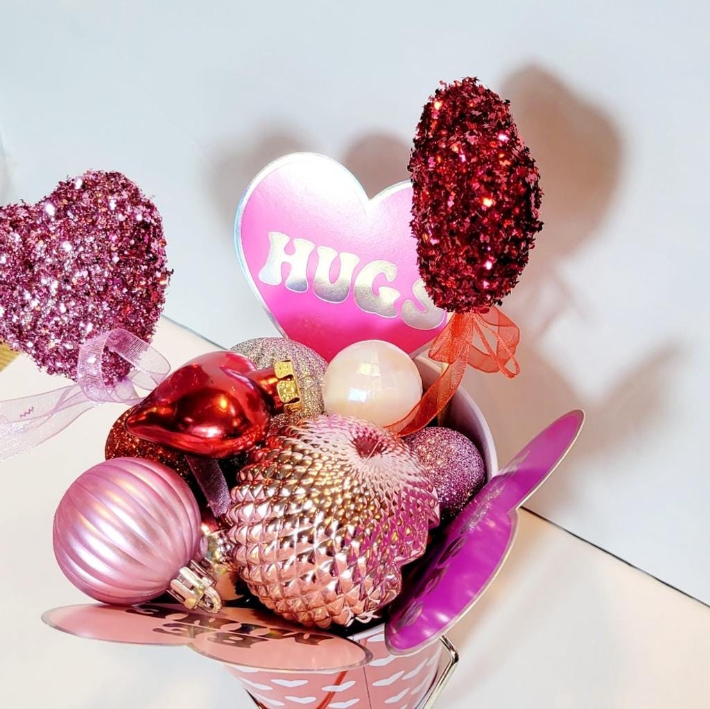 Hand crafted Bucket of Love Valentine's Day table art decor - Thumbnail 5