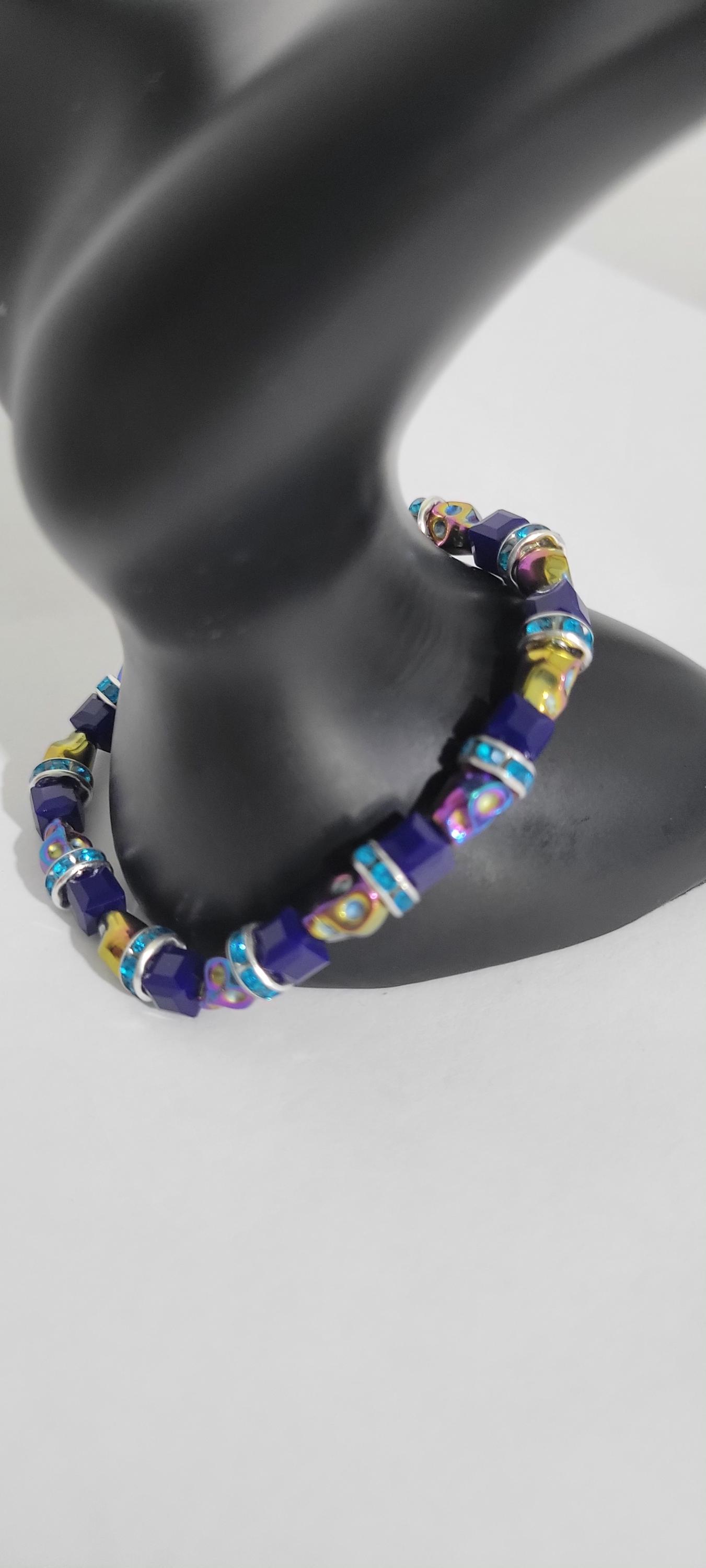 Hand crafted Halloween iridescent skull beaded bracelet - Thumbnail 2