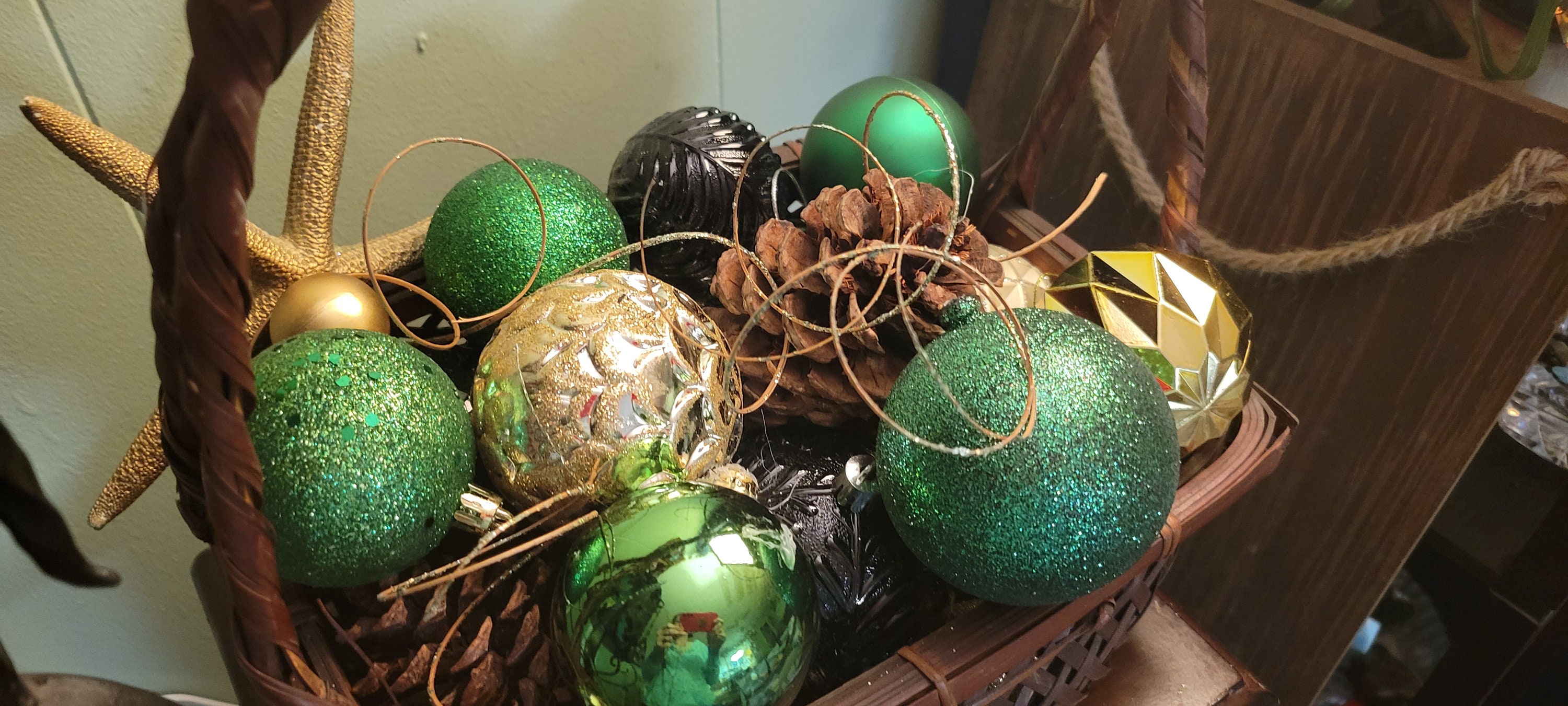 ST Patrick's Day basket table decor - Thumbnail 4