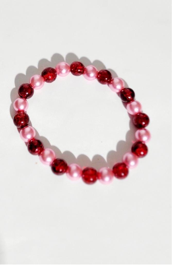 Cherry red & pearlescent pink stretchy glass beaded bracelet handcrafted - Thumbnail 4