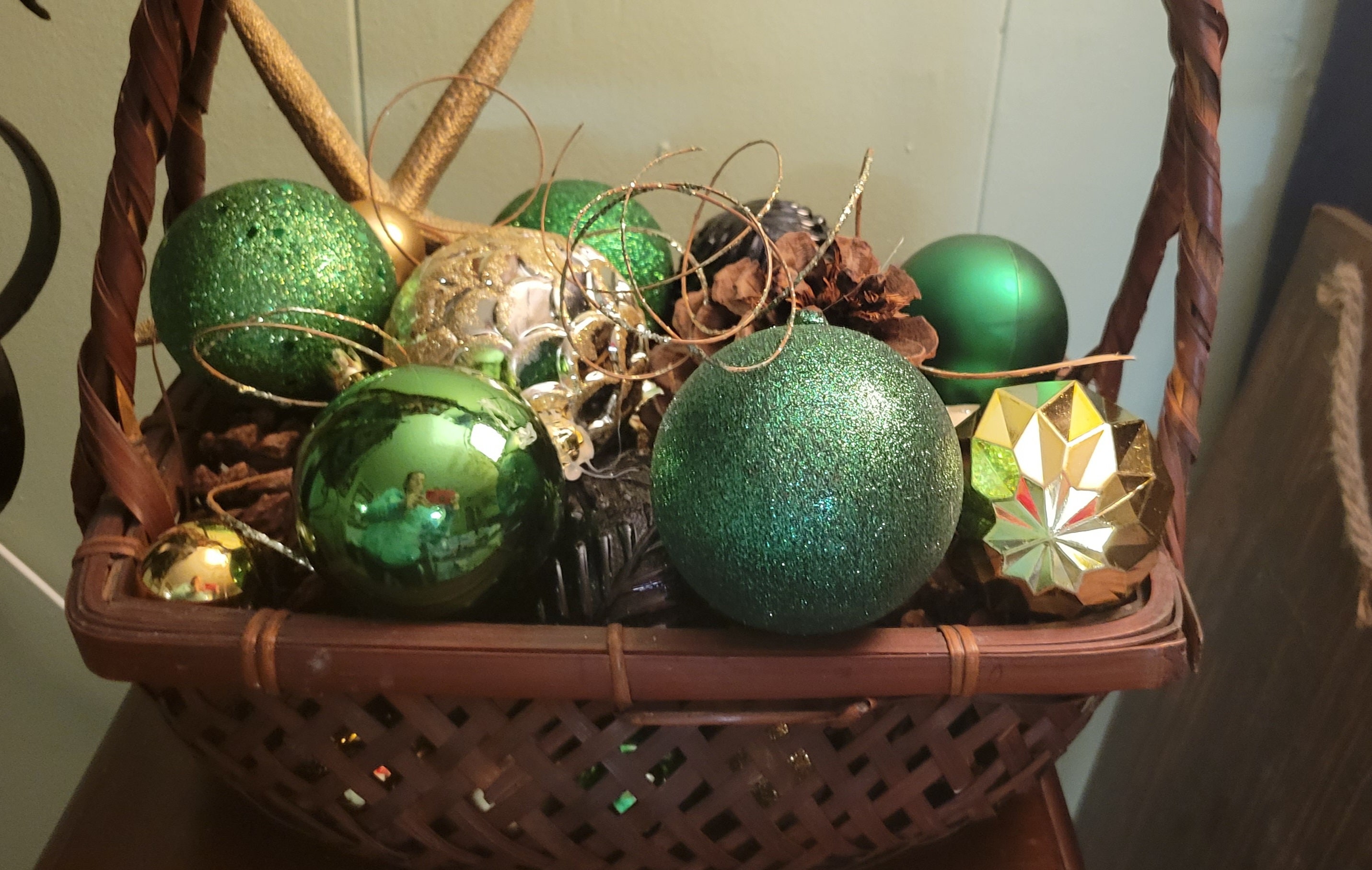 ST Patrick's Day basket table decor - Thumbnail 2