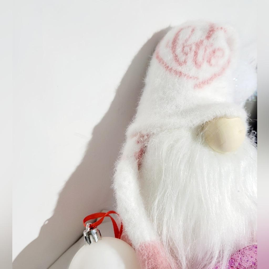 Naughty Valentine's Day Gnome with heart - Thumbnail 6
