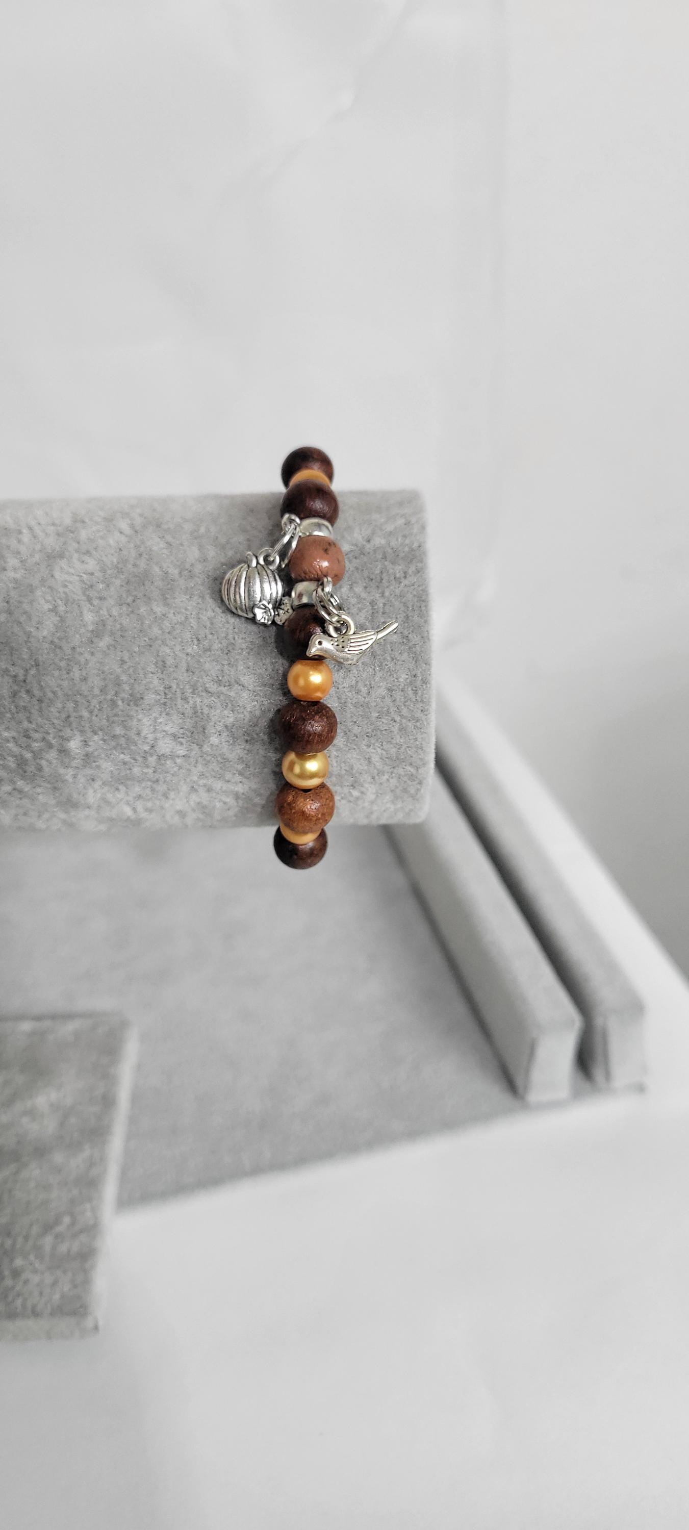 Autumn Fall glass and wood beaded pumpkin and bird charm bracelet - Thumbnail 4