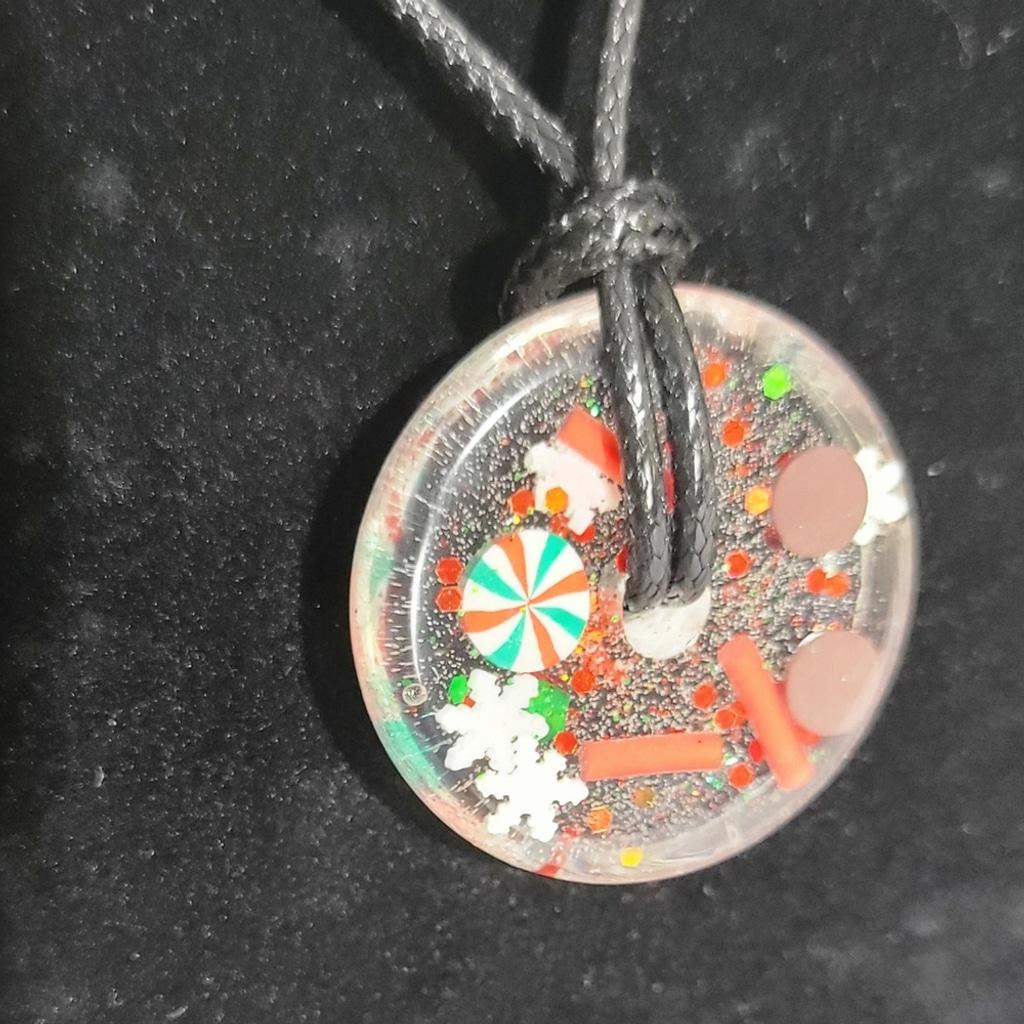 Hand crafted Christmas medallion necklace - Thumbnail 2