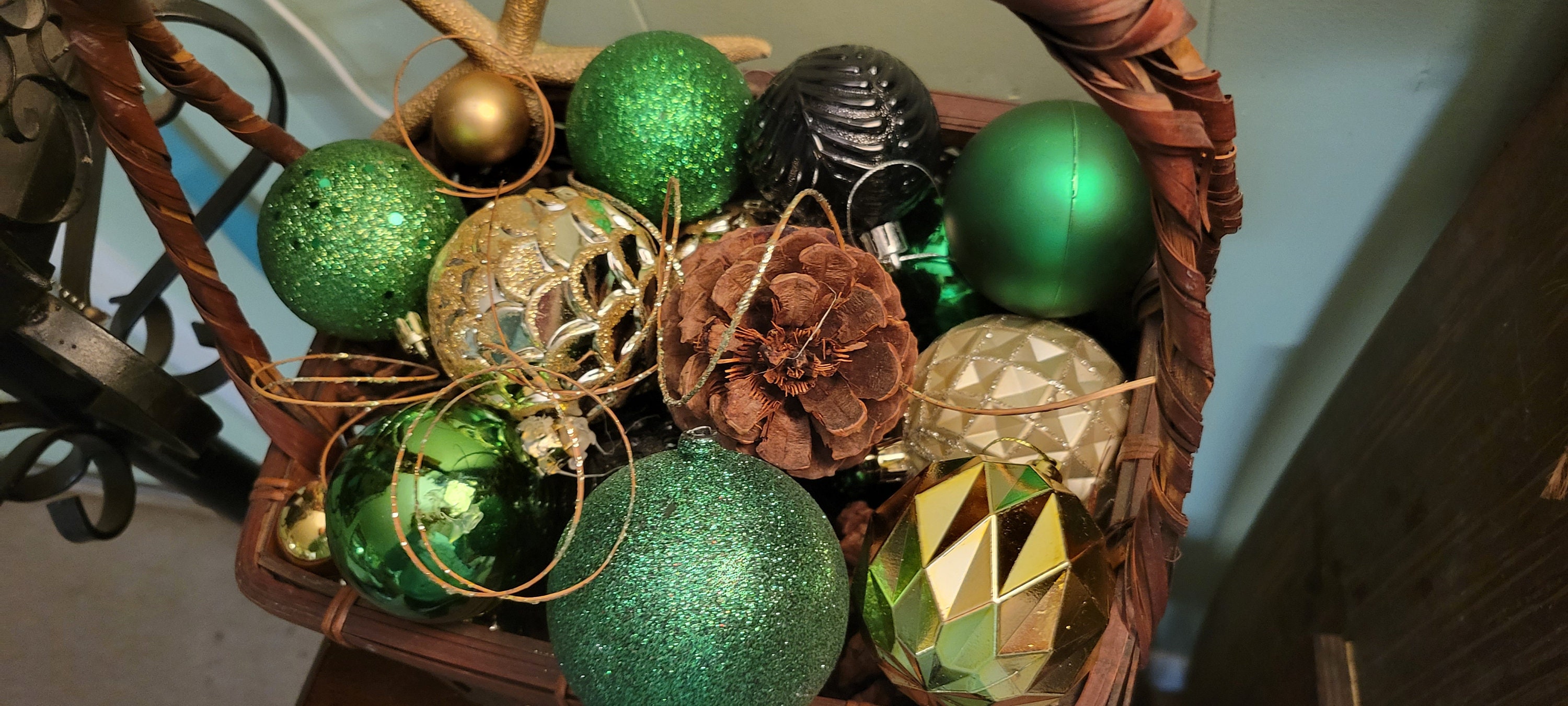 ST Patrick's Day basket table decor - Thumbnail 5