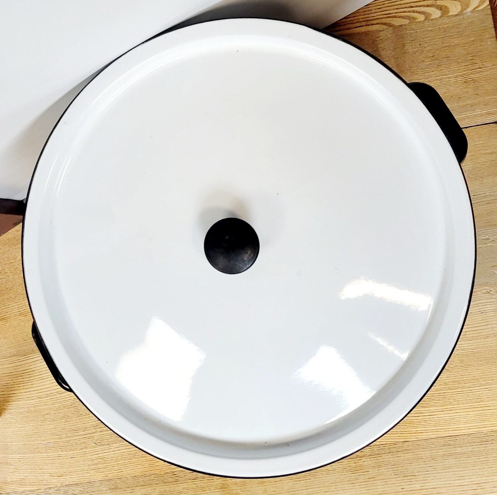 Vintage Enamelware 15 Quart Stock Pot & Lid - 12 x 8 - Black and White - Thumbnail 4