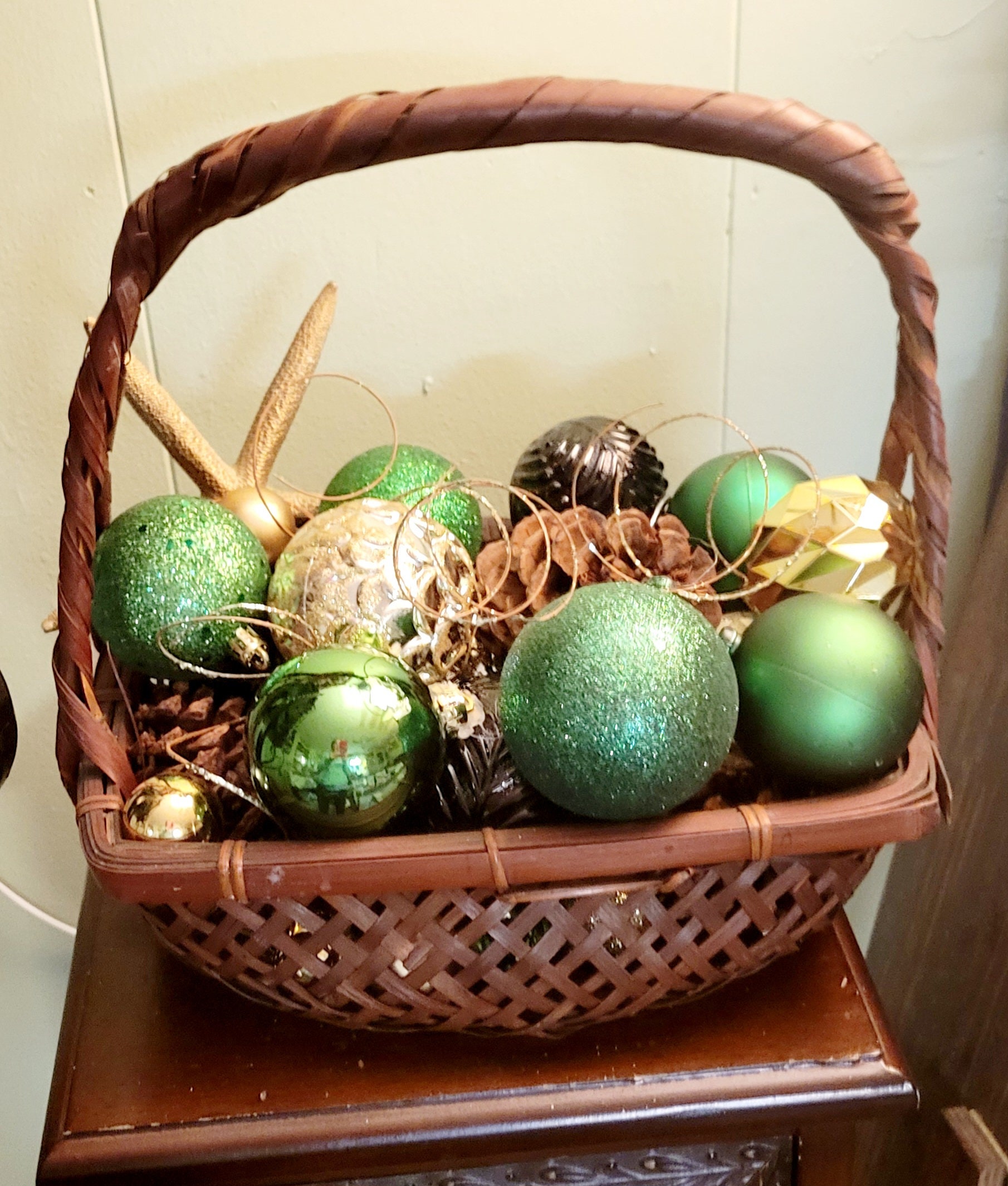 ST Patrick's Day basket table decor - Thumbnail 3