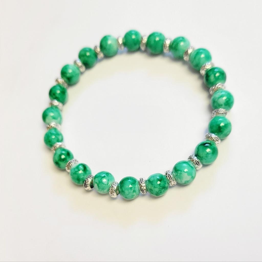 Green Snowflake Beaded with Silver Accent Spacers 8" Stretchy Bracelet - Thumbnail 3