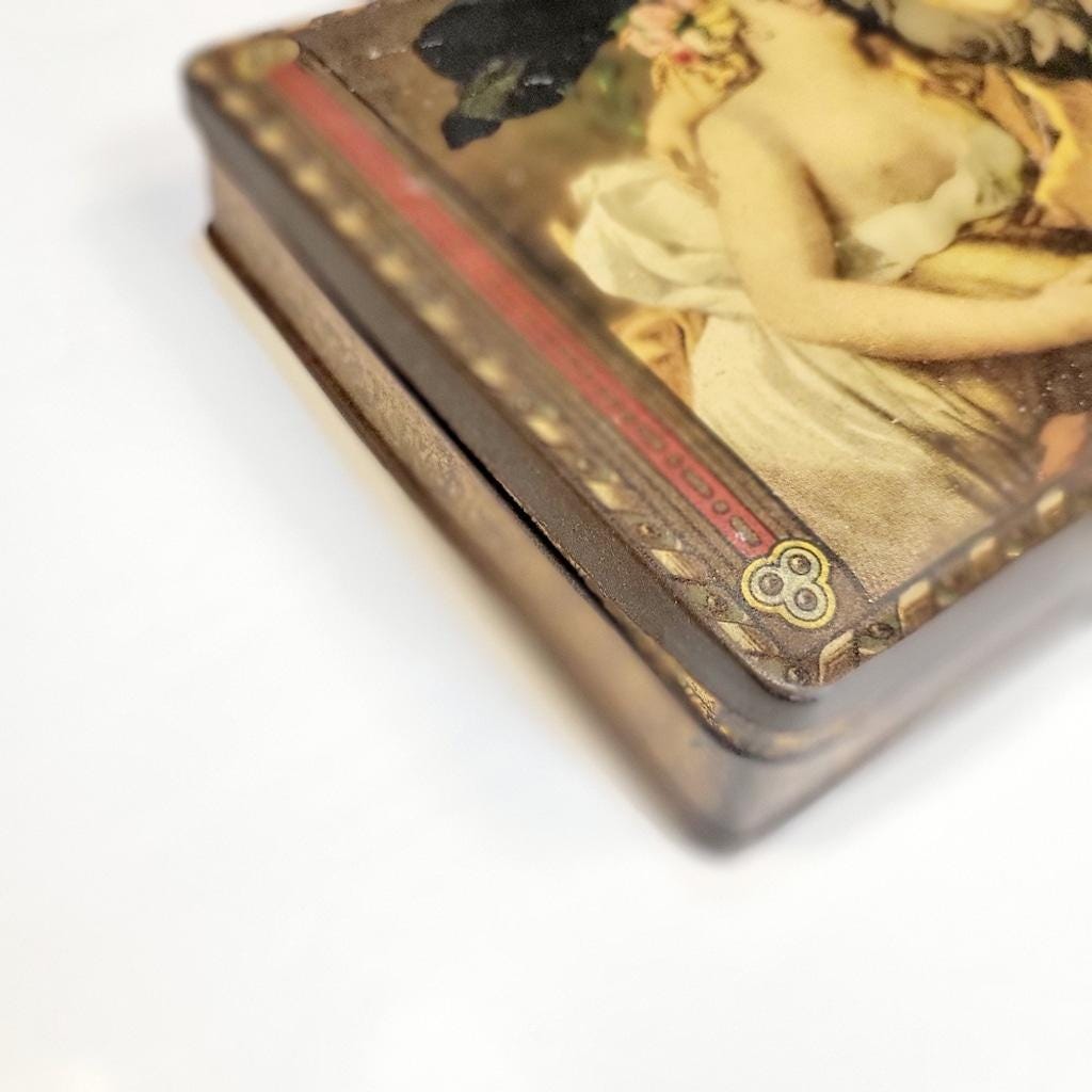 Vintage lithographed Dal Din Carlo Hinged Tin Box - Thumbnail 2