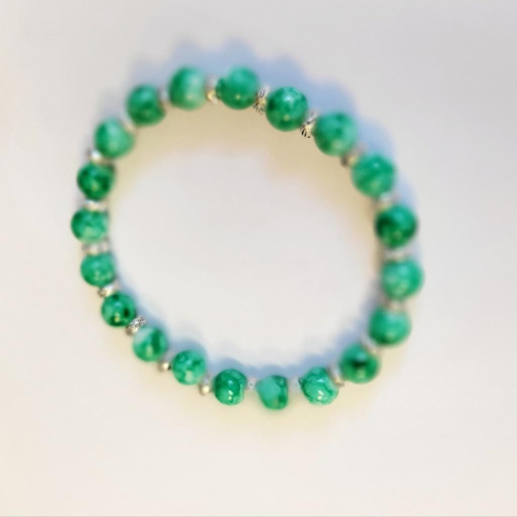 Green Snowflake Beaded with Silver Accent Spacers 8" Stretchy Bracelet - Thumbnail 2