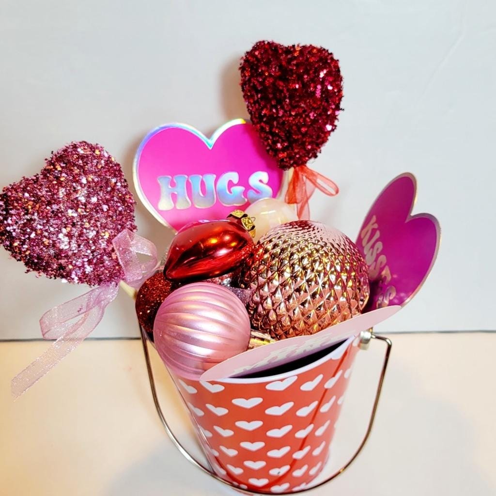 Hand crafted Bucket of Love Valentine's Day table art decor - Thumbnail 2