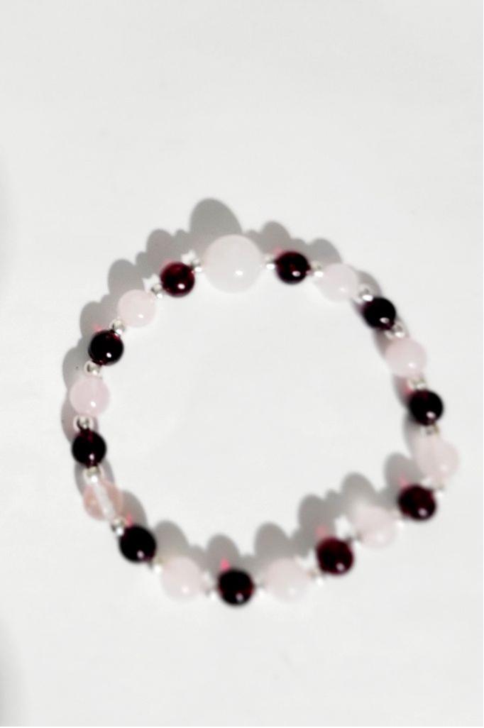 Rose quartz & garnet stretchy bracelet hand crafted - Thumbnail 4