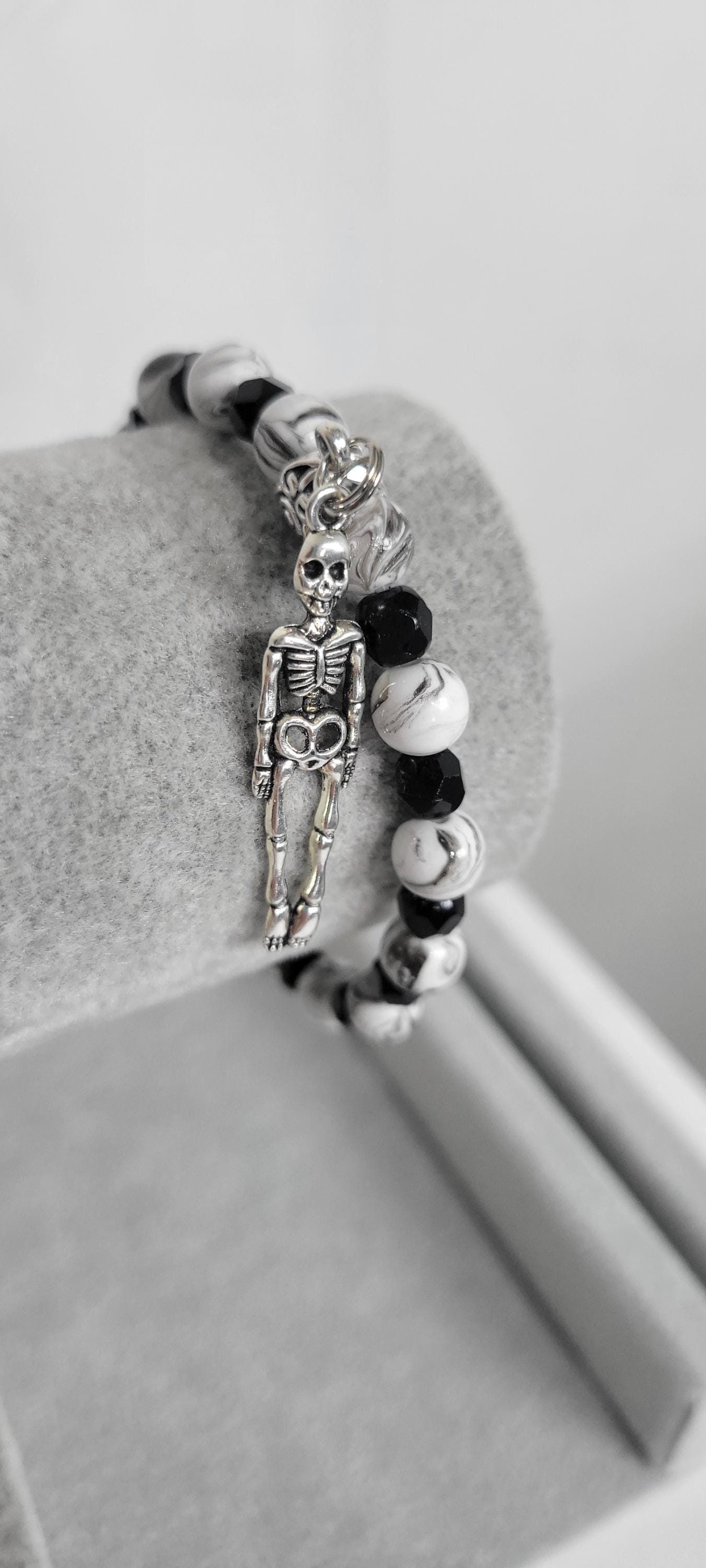 Hand crafted black & white crackle beaded skeleton charm bracelet - Thumbnail 2