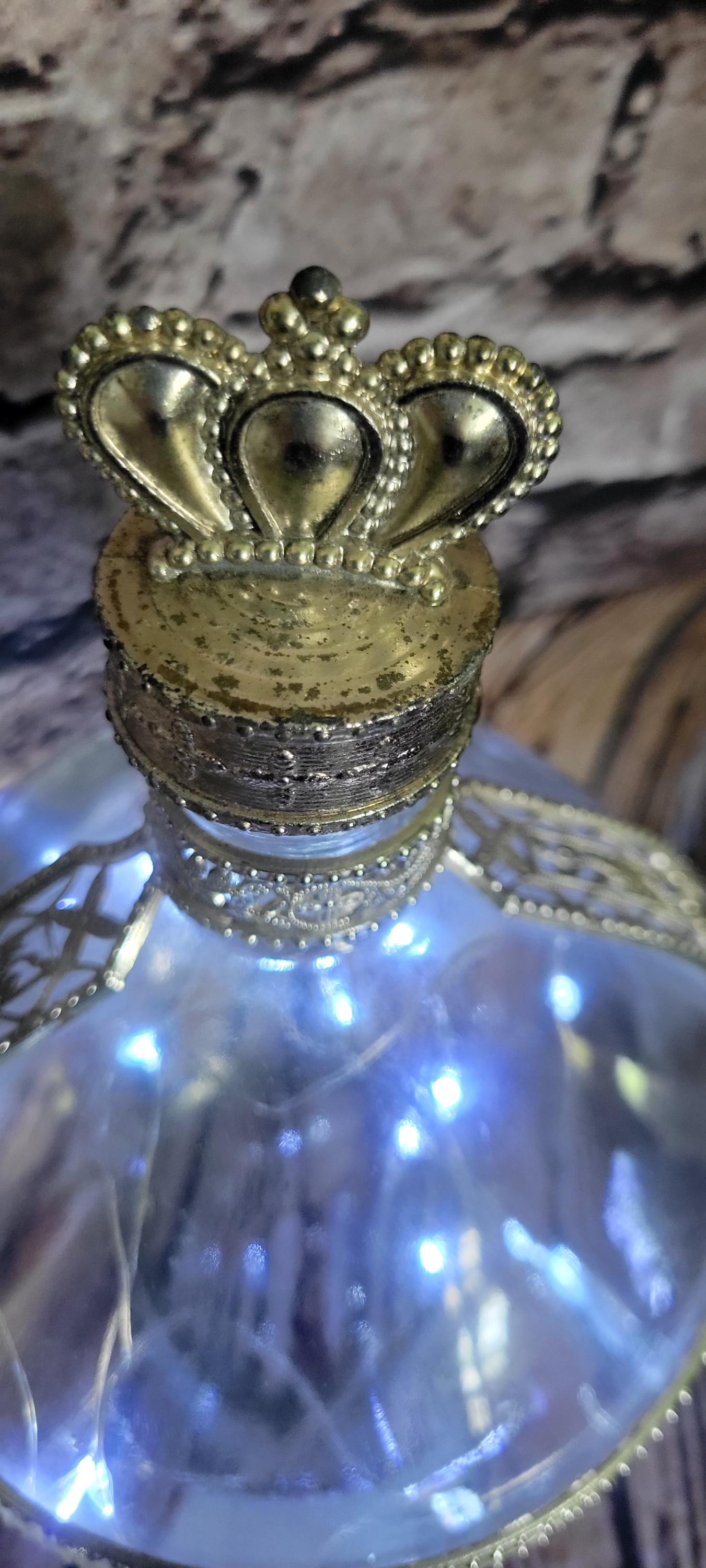 Vintage Chambord Royal Deluxe Liquer bottle electric LED Fairy lights  centerpiece - Thumbnail 3