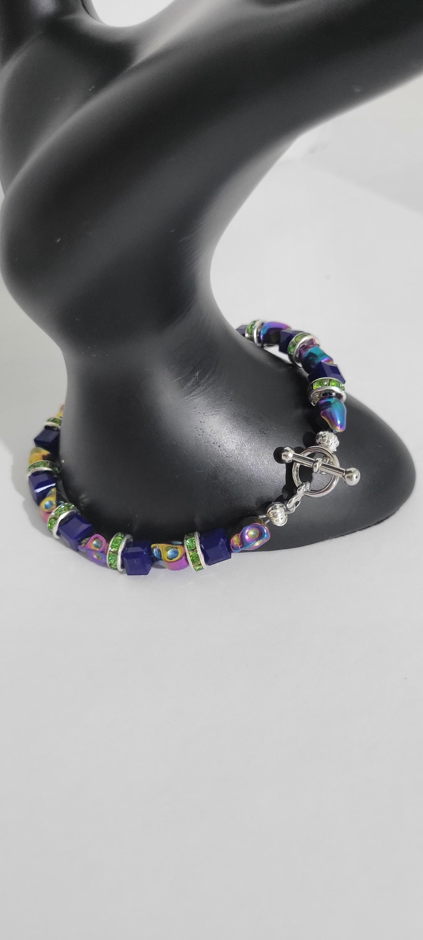 Hand crafted Halloween iridescent skull beaded bracelet - Thumbnail 4