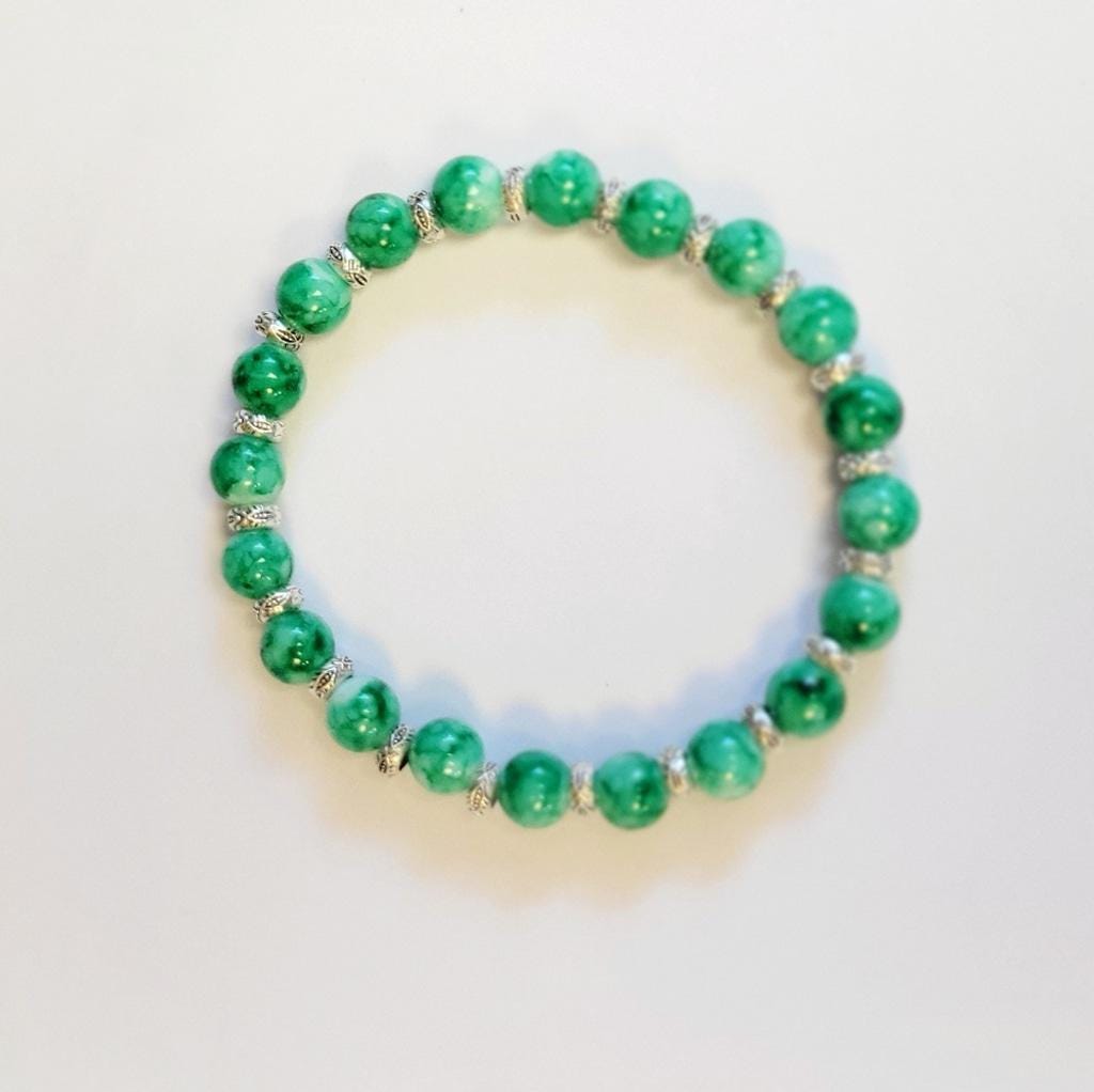 Green Snowflake Beaded with Silver Accent Spacers 8" Stretchy Bracelet - Thumbnail 4